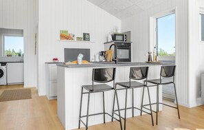 Fridge, microwave, oven, stovetop - Stunning home in Jerup with sauna (Jerup)