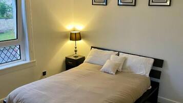 3 bedrooms, desk, iron/ironing board, free WiFi