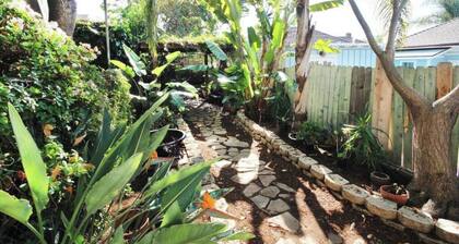 This is a clean and well maintained apartment in a very desirable area of Golden Hill