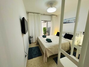 3 chambres, fer et planche à repasser, Wi-Fi, draps fournis