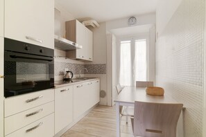 Refrigerador, horno, parrilla de estufa y lavavajillas 