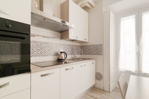 Kühlschrank, Ofen, Herdplatte, Geschirrspüler