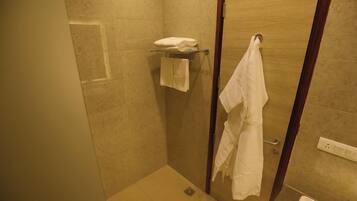 Deluxe Double or Twin Room, 1 Bedroom, Park View | Bathroom | Slippers