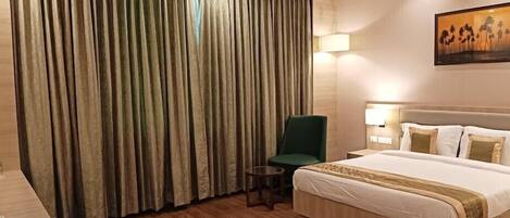 Luxury Suite, Park View | In-room safe, soundproofing, iron/ironing board (on request)