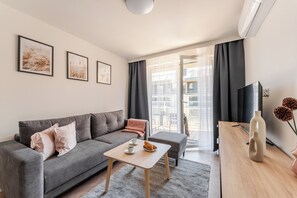 Apartemen, dapur kecil, tepi pantai | 1 kamar tidur, setrika/meja setrika, dan Wi-Fi gratis