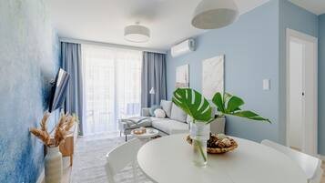 Apartment, Kitchenette, Courtyard View | 1 bedroom, iron/ironing board, free WiFi