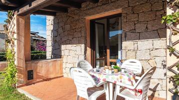 Apartamento família, vários quartos (Il Borgo 13/2 700m From The Beach) | Terraço/pátio