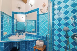 Family House, Multiple Bedrooms, 2 Bathrooms (Il Borgo 14/1 700m From The Beach) | Bathroom | Shower, bidet, towels, soap - Il Borgo Porto San Paolo (Loiri Porto San Paolo)
