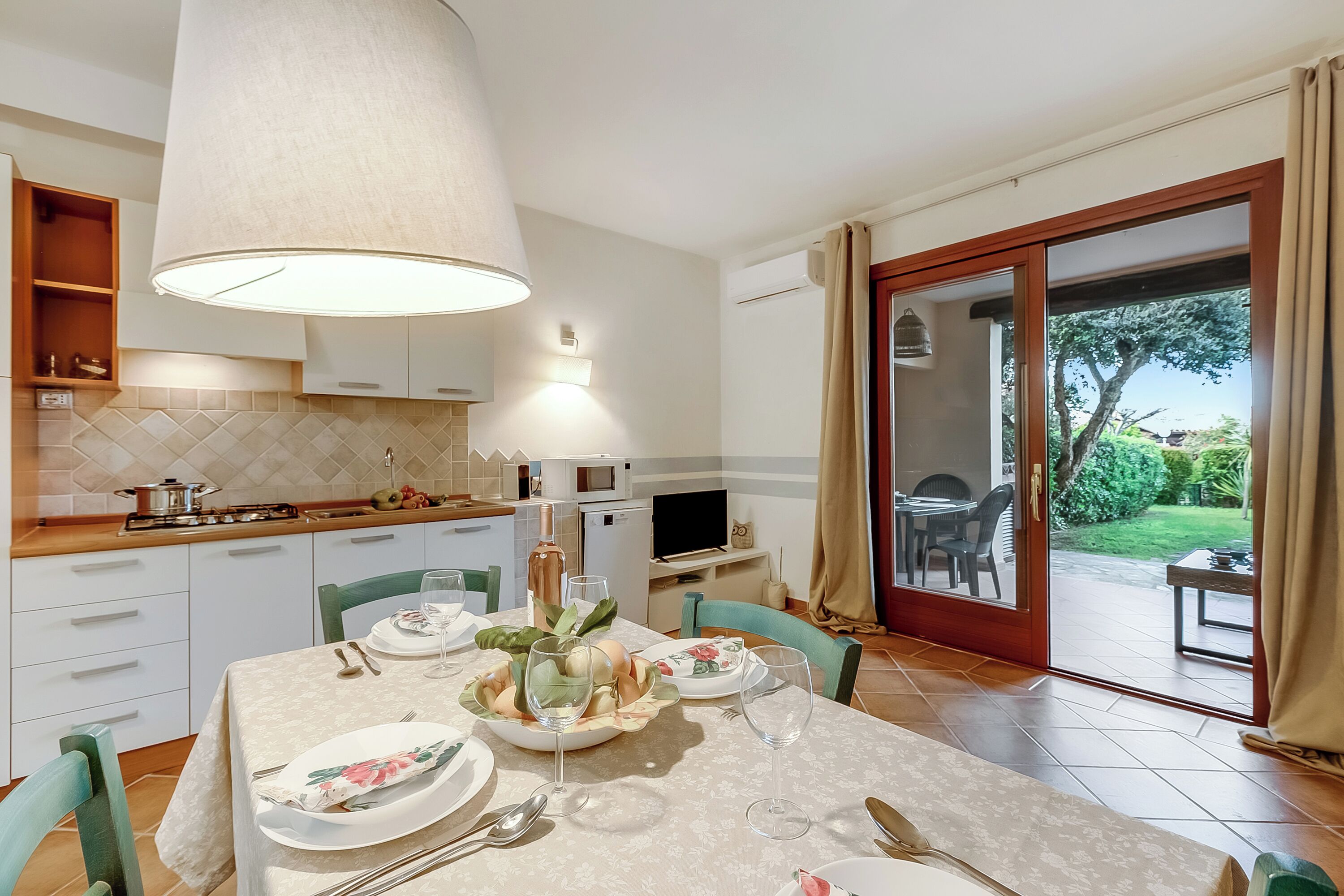 Apartamento família, vários quartos (Il Borgo 10/5 700m From The Beach) | Cozinha privada | Geladeira, micro-ondas, fogão, cooktop