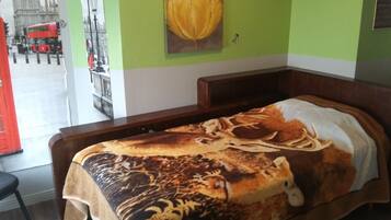 2 bedrooms, iron/ironing board, bed sheets