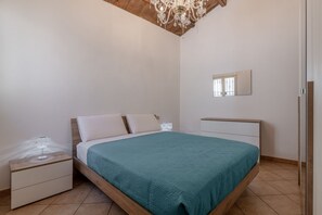2 bedrooms, iron/ironing board