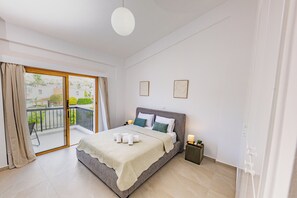 4 bedrooms, iron/ironing board, WiFi, bed sheets