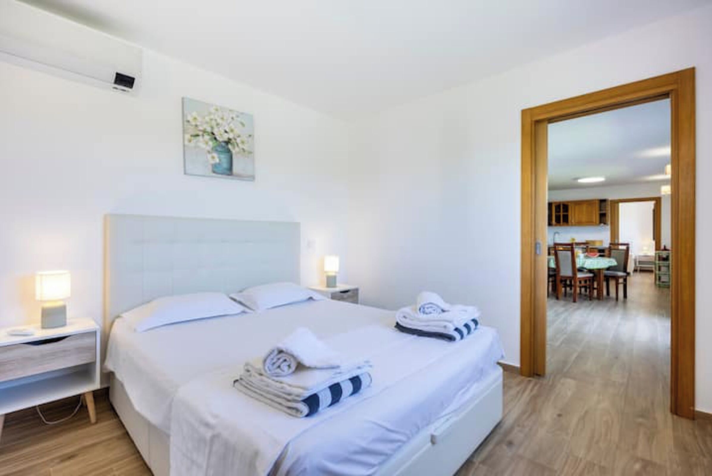5 bedrooms, WiFi, bed sheets