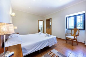5 室のベッドルーム、WiFi、ベッドシーツ