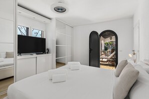 3 bedrooms, in-room safe, iron/ironing board, free WiFi