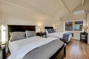 3 bedrooms, iron/ironing board, WiFi, bed sheets - The Springcrest Chalet (Mountain Center)