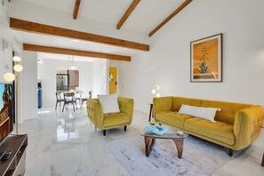 TV, offices - The Rancho Club Estados (Palm Springs)