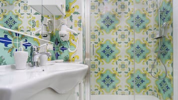Family Quadruple Room, City View | Bathroom | Shower, hair dryer, bidet, towels
