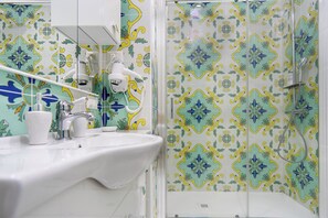 Family Quadruple Room, City View | Bathroom | Shower, hair dryer, towels, soap