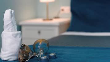 Habitación cuádruple familiar, vistas a la ciudad | Minibar, escritorio, wifi gratis y ropa de cama