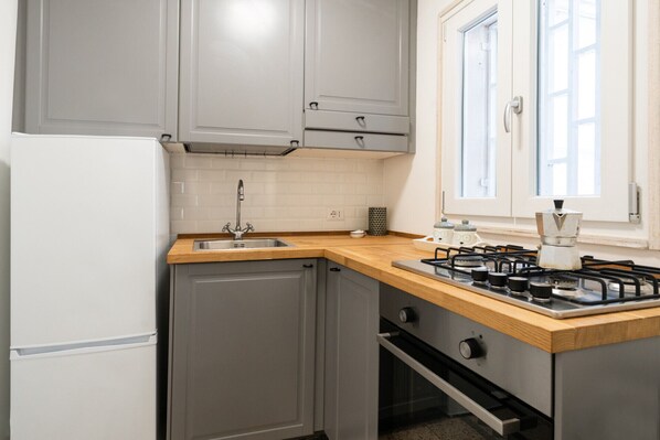 Fridge, oven, electric kettle, cookware/dishes/utensils