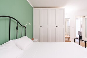 Iron/ironing board, free WiFi, bed sheets