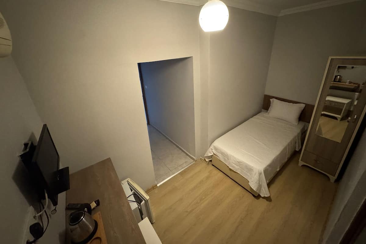 Basic Single Room, Balcony