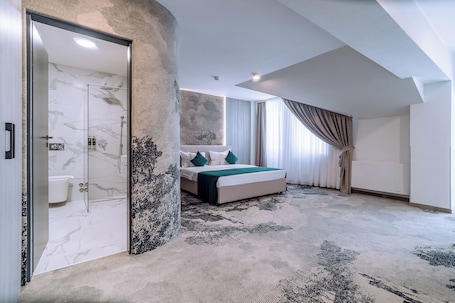 Luxury Double Room, 1 King Bed | Free minibar items, in-room safe, individually decorated