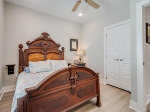 2 slaapkamers, een strijkplank/strijkijzer, gratis wifi, beddengoed