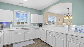 Kühlschrank, Mikrowelle, Ofen, Geschirrspüler