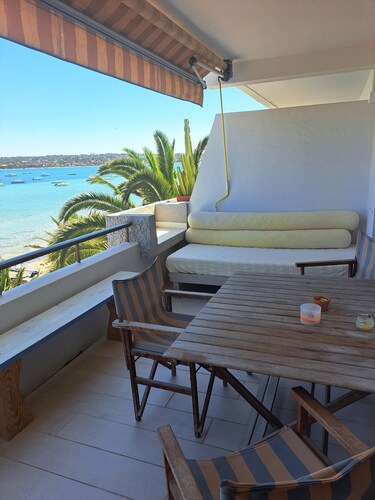 Apartamento con vistas mar El Aguamarina, situado en el puerto de la Savina.