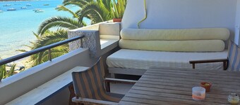 Apartment with sea view El Aguamarina, located in the port of La Savina.