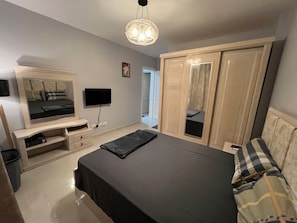 2 bedrooms, iron/ironing board, WiFi