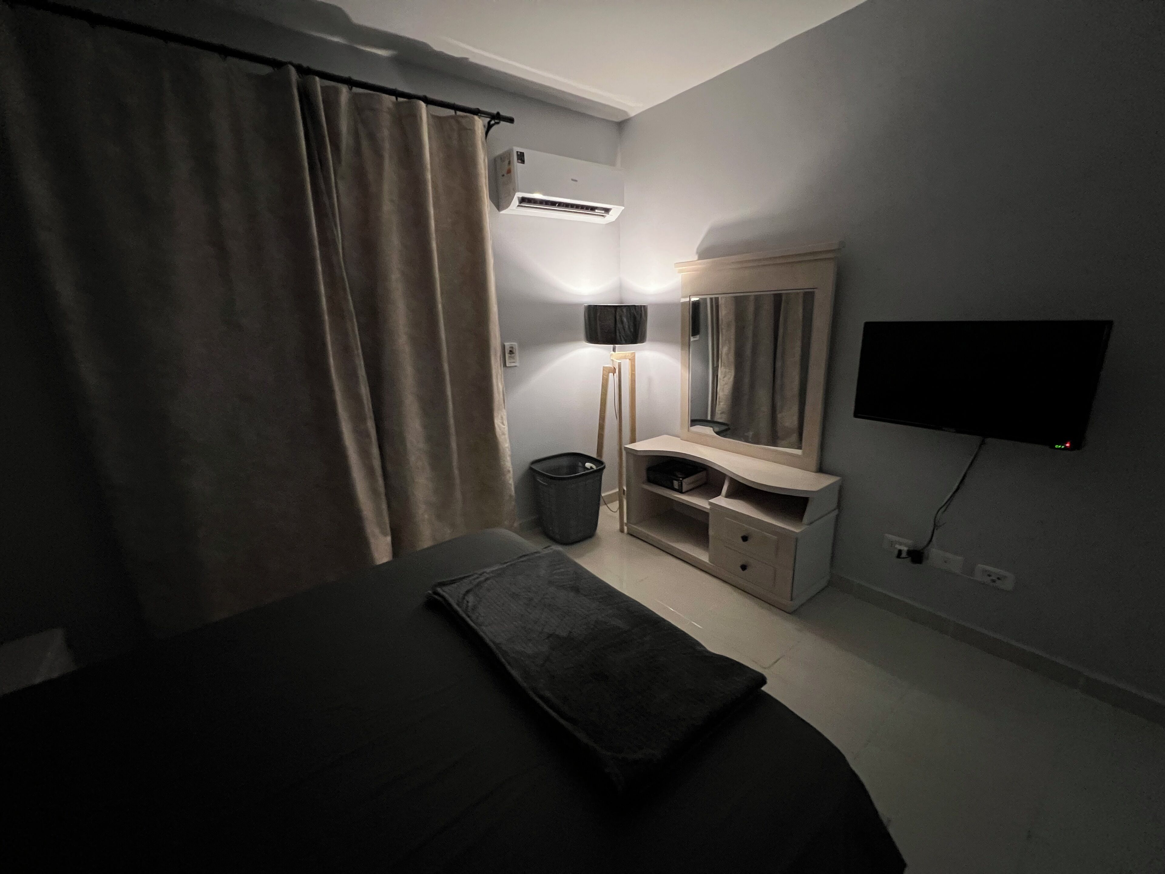 2 bedrooms, iron/ironing board, WiFi