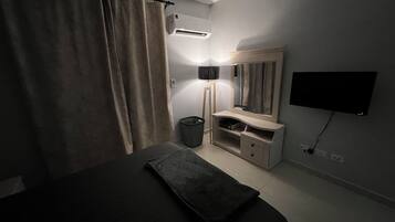 2 bedrooms, iron/ironing board, WiFi
