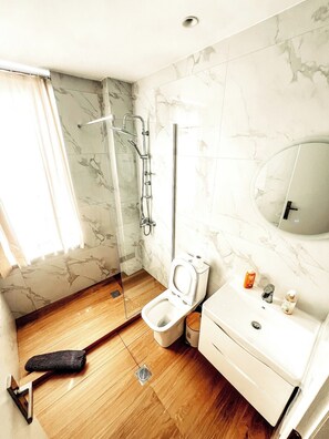 Classic Studio | Bathroom