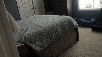 1 Schlafzimmer, BĂŒgeleisen/BĂŒgelbrett, WLAN, BettwĂ€sche