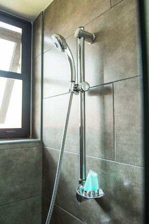 Dusche, Handtücher, Seife, Toilettenpapier