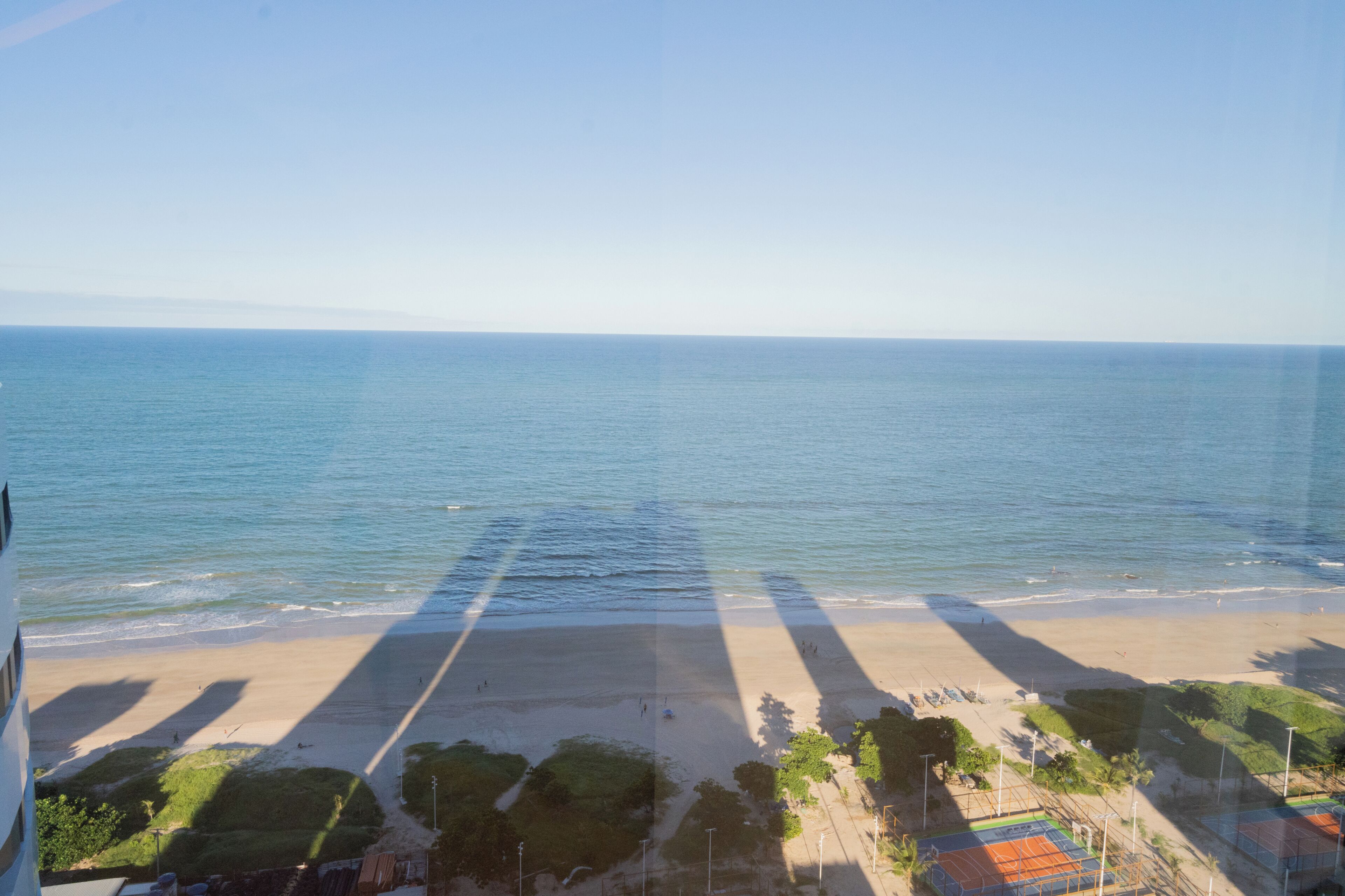 En la playa, arena blanca