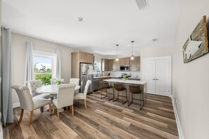 Casa, 4 habitaciones, vista a la marina | Servicio a la habitación