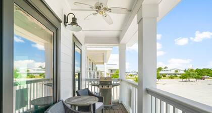 Pet Friendly Beach House - Marina View