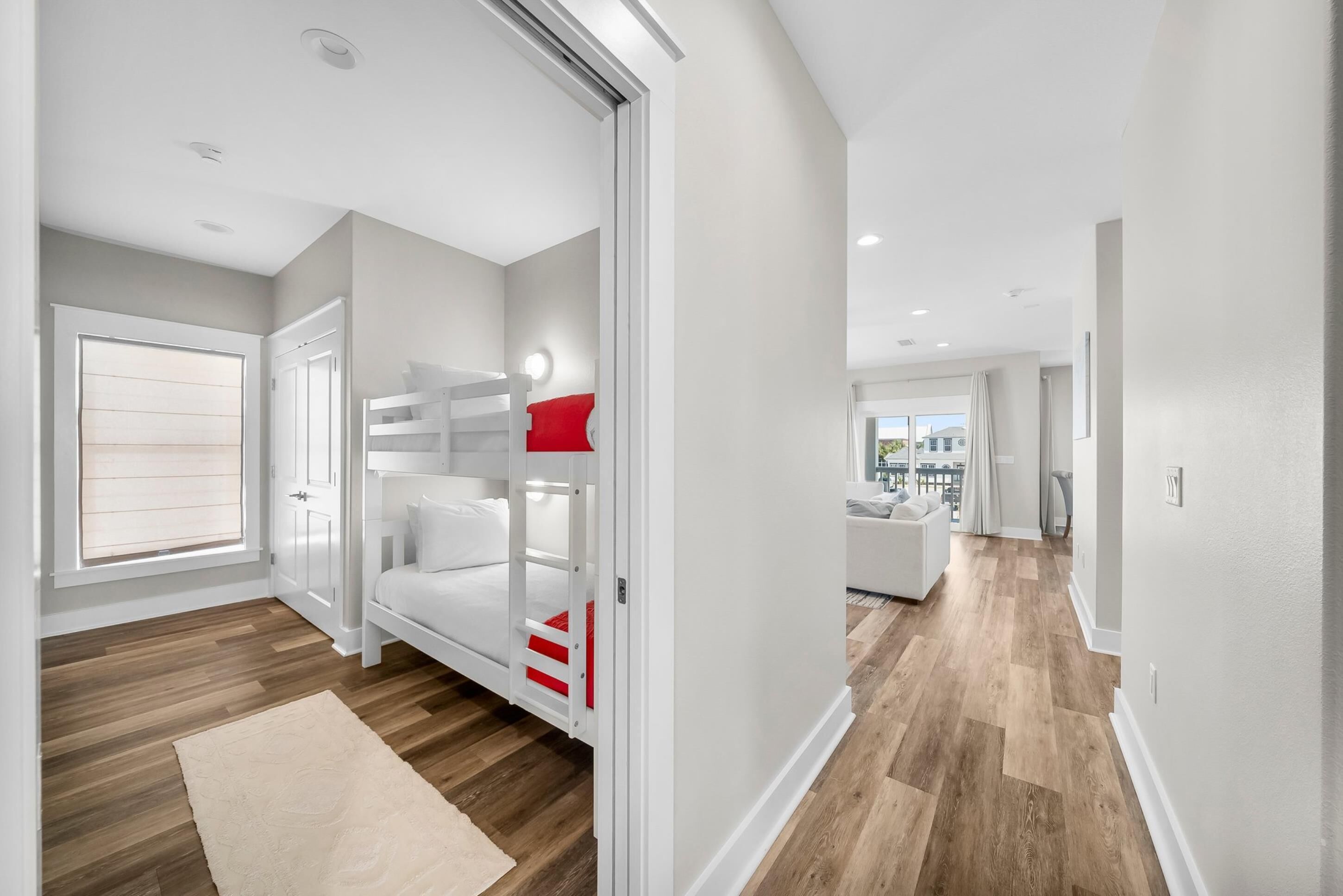 Nhà, 4 phòng ngủ, quang cảnh bến du thuyền | 4 phòng ngủ, khu vực làm việc phù hợp cho laptop 