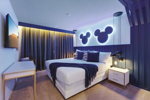 5 bedrooms, iron/ironing board, WiFi, bed sheets - Mario Big Screen-Hogwarts-7 mi 2 Disney-2379 (Kissimmee)