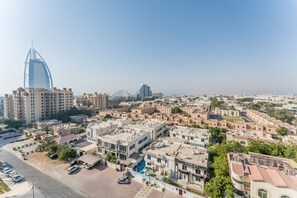 Exterior - Balcony Overlooking Burj Al Arab 2BR w/ Assistant Room, Min. Away Fr. the Beach (Dubai)