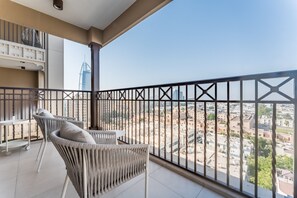 Property grounds - Balcony Overlooking Burj Al Arab 2BR w/ Assistant Room, Min. Away Fr. the Beach (Dubai)