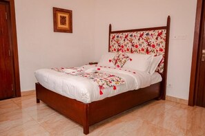 1 bedroom, iron/ironing board, bed sheets