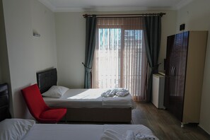 Standard Triple Room | Free WiFi, bed sheets - Akçay Otel Ege (Edremit)