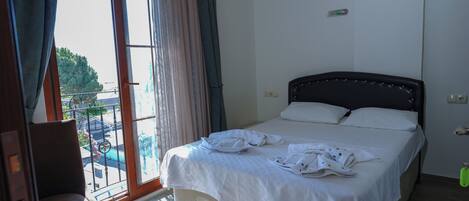 Standard Room | Free WiFi, bed sheets