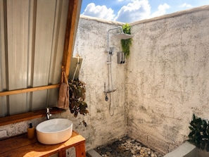 Deluxe Cabin | Bathroom