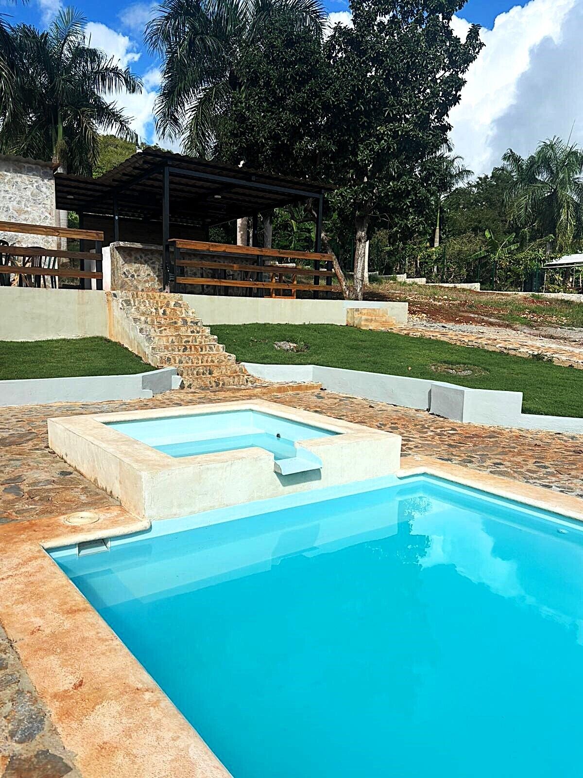 Kolam renang outdoor